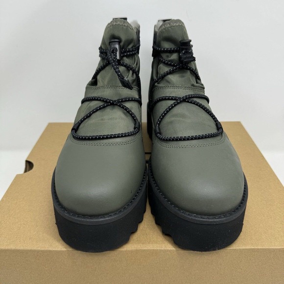 UGG Classic Rising Toggle Platform Ankle Boots SZ 9 NEW with Box - Picture 5 of 9